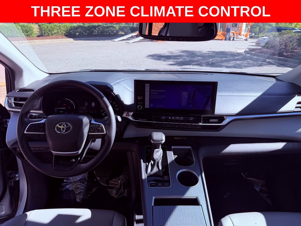 Used 2025 Toyota Sienna XLE FWD image 10