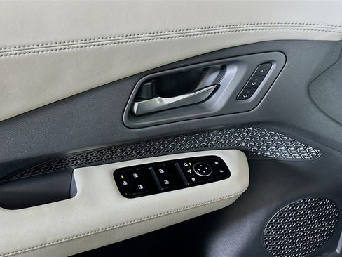 Used 2023 Nissan Ariya FWD image 15