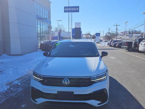 Used 2023 Volkswagen Tiguan SE R-Line image 1