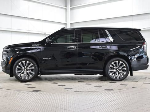 Used 2025 Chevrolet Tahoe High Country AWD/4WD image 4