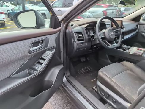 Used 2023 Nissan Rogue SV FWD image 9
