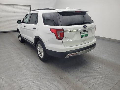 Used 2017 Ford Explorer XLT w/ Equipment Group 202A FWD image 5