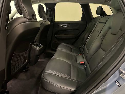 Used 2022 Volvo XC60 B6 Inscription w/ Climate Package image 24