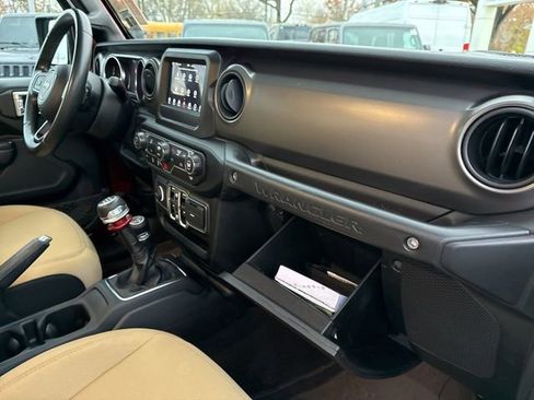 Used 2021 Jeep Wrangler Unlimited Sport image 25