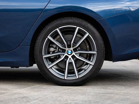 Used 2021 BMW 330i xDrive Sedan w/ Convenience Package image 12