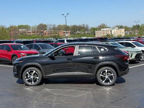 New 2026 Chevrolet Trax RS FWD image 2