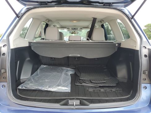 Used 2017 Subaru Forester 2.5i Premium AWD/4WD image 7