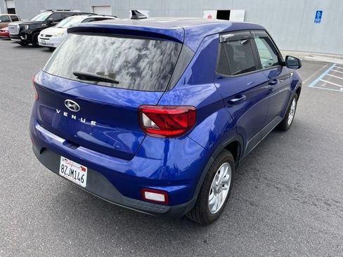 Used 2022 Hyundai Venue SE FWD image 4