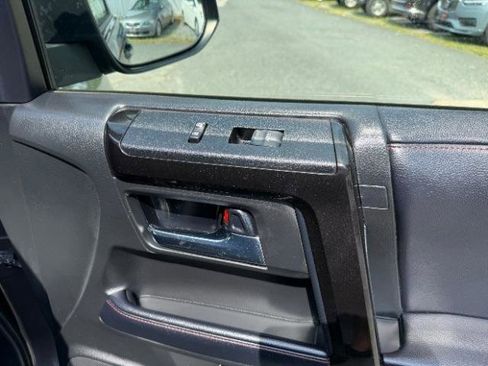 Used 2019 Toyota 4Runner TRD Off-Road AWD/4WD image 11