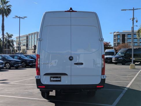 Used 2024 Mercedes-Benz Sprinter 3500 image 3