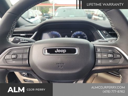 New 2025 Jeep Grand Cherokee L Limited w/ Luxury Tech Group II AWD/4WD image 24