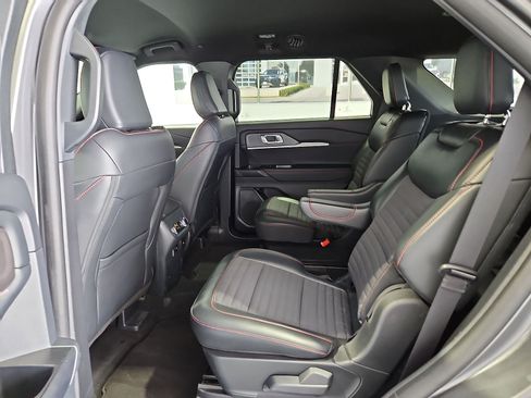Used 2025 Ford Explorer ST-Line AWD/4WD image 13