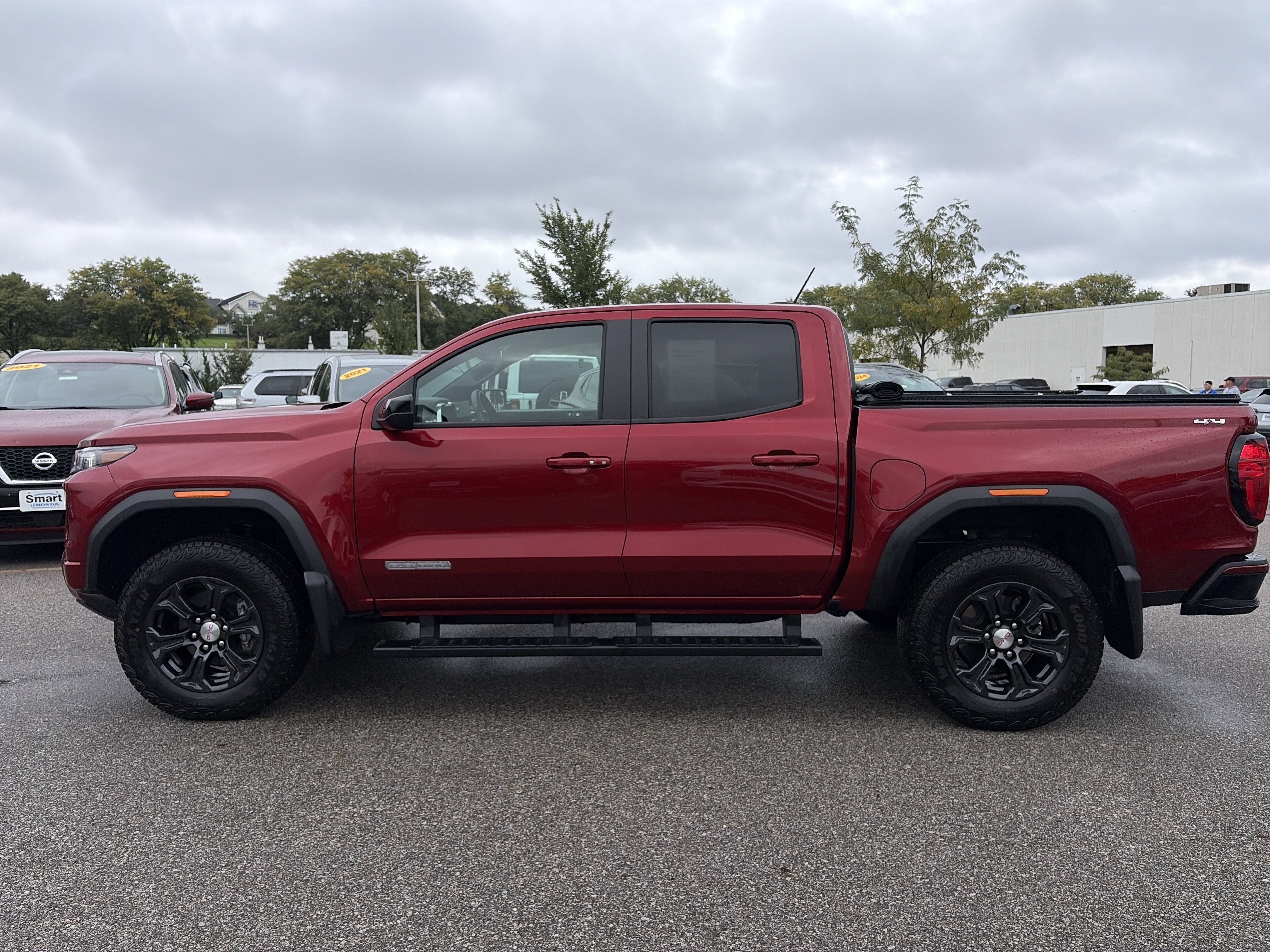 Used 2024 GMC Canyon Elevation w/ Elevation Premium Package AWD/4WD image 8