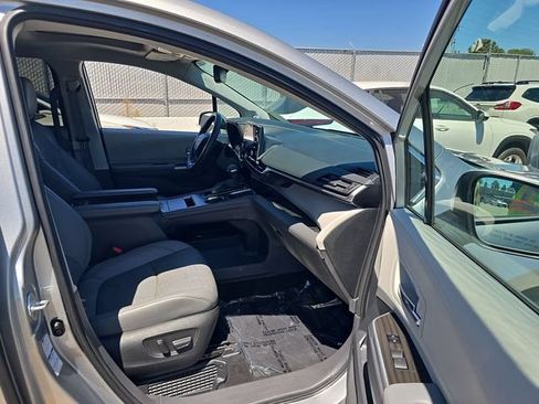 Used 2022 Toyota Sienna Limited AWD/4WD image 11