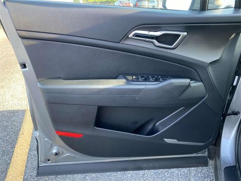 New 2024 Kia Sportage LX image 12