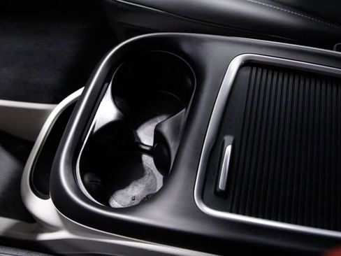 Used 2024 Chrysler Pacifica Touring-L image 30