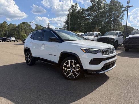 Certified 2025 Jeep Compass Limited w/ Elite Group AWD/4WD image 3