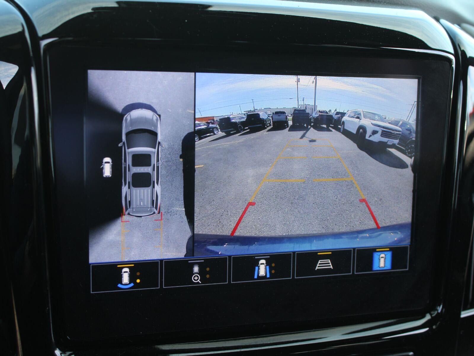 Used 2023 Chevrolet Traverse LT w/ Rear Camera Mirror Package AWD/4WD image 13