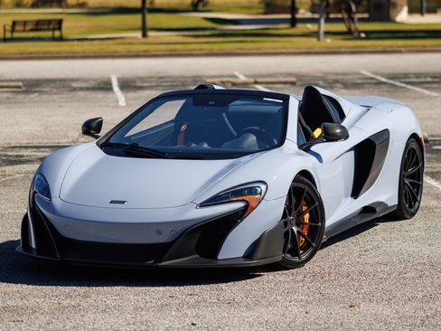 Used 2016 McLaren 675LT Spider image 4