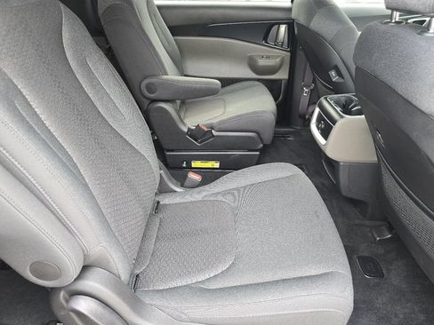 Used 2026 Kia Carnival LX FWD image 18