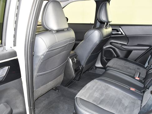 Used 2024 Mitsubishi Outlander SE AWD/4WD image 29