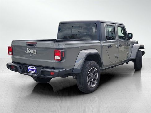Used 2023 Jeep Gladiator Overland image 4