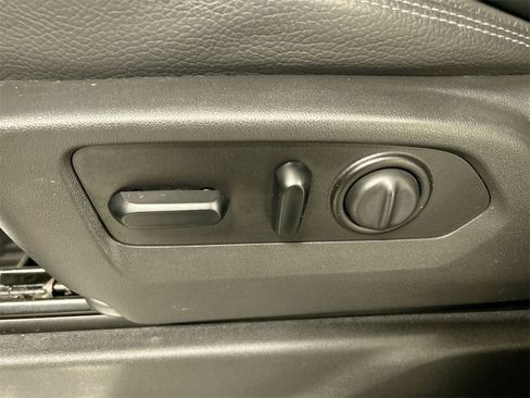 Used 2021 GMC Sierra 3500 Denali w/ Denali Black Diamond Edition image 10