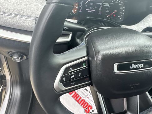 Certified 2022 Jeep Compass Latitude image 22