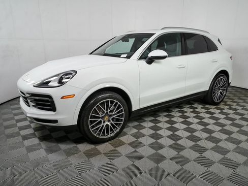 Certified 2019 Porsche Cayenne S AWD/4WD image 2