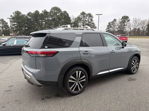 Used 2025 Nissan Pathfinder Platinum image 8