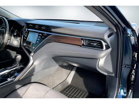 Used 2018 Toyota Camry LE image 22