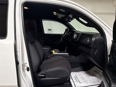 Used 2017 Toyota Tacoma TRD Sport image 21