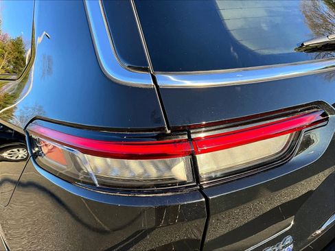 Used 2023 Jeep Grand Cherokee L Laredo image 33