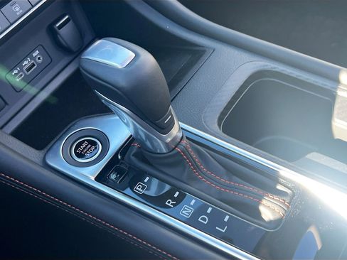 Used 2025 Nissan Sentra SR w/ SR Premium Package image 16