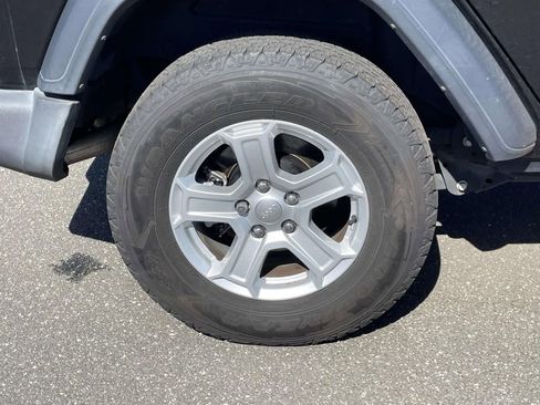 Used 2018 Jeep Wrangler Unlimited Sport S image 9