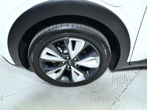 Used 2023 Chevrolet Bolt EUV LT w/ Convenience Package image 17