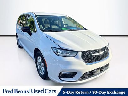 Used 2024 Chrysler Pacifica Touring-L