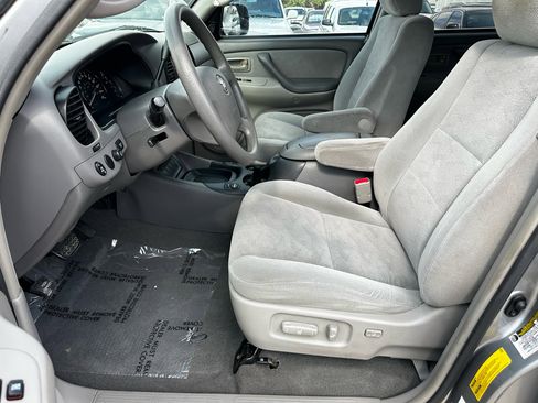 Used 2005 Toyota Sequoia SR5 image 28