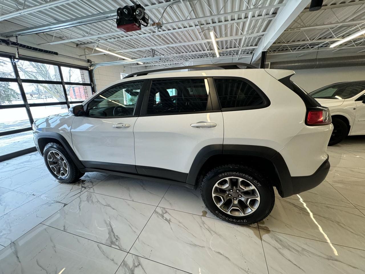 Used 2020 Jeep Cherokee Trailhawk w/ Comfort/Convenience Group AWD/4WD image 8