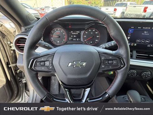 Used 2025 Chevrolet Trax RS w/ Sunroof Package FWD image 13