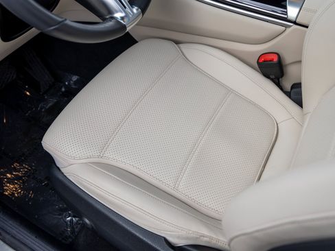 Used 2025 Mercedes-Benz GLC 350e 4MATIC image 28