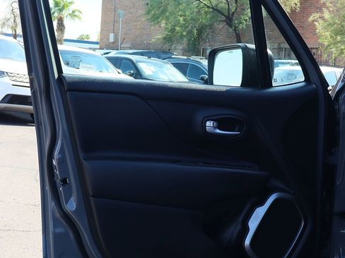 Used 2022 Jeep Renegade Latitude w/ Convenience Group image 37