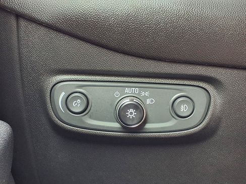 Used 2020 Chevrolet Equinox LT FWD image 17