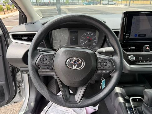 Used 2025 Toyota Corolla LE FWD image 16