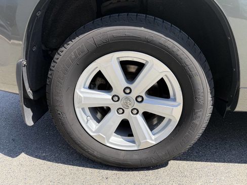 Used 2010 Toyota Highlander SE image 13