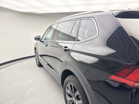 Used 2022 Volkswagen Tiguan SE image 3