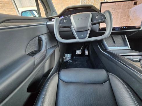 Used 2024 Tesla Model X Plaid image 2