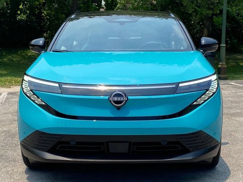 Used 2026 Nissan Leaf Platinum+ w/ Floor Mat Package (Platinum+) FWD image 2