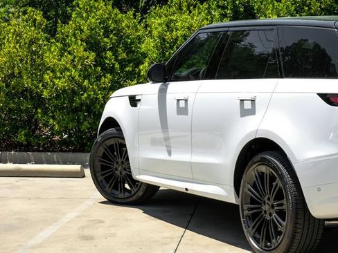 New 2026 Land Rover Range Rover Sport Dynamic SE AWD/4WD image 14