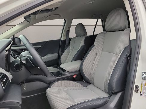 Used 2025 Subaru Outback Premium AWD/4WD image 11